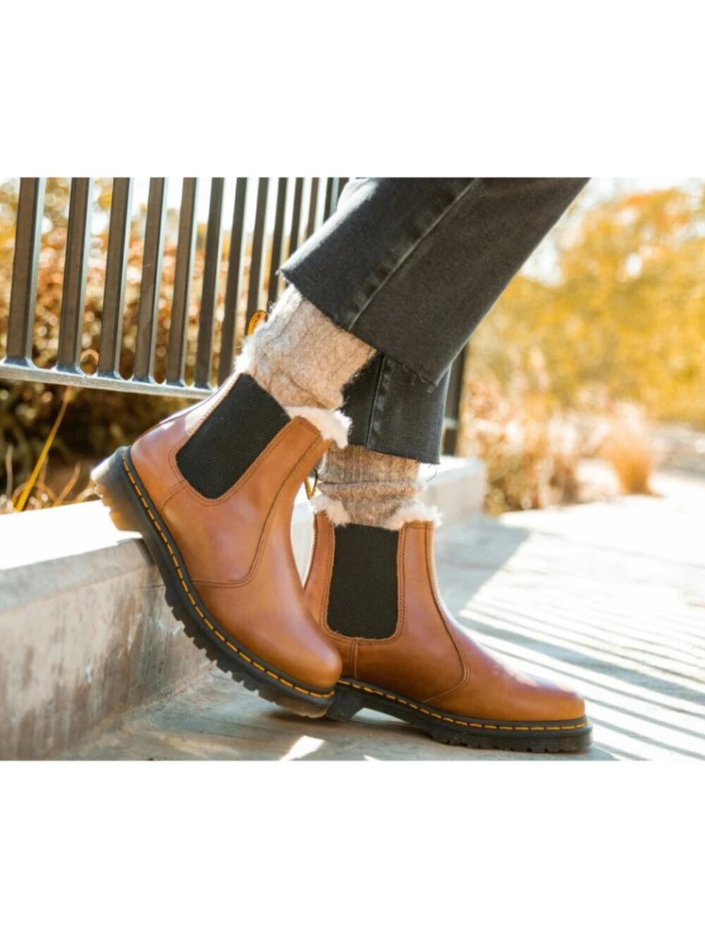 DR. MARTENS 2976 Leonore Faux Fur-Lined Leather Boots in Saddle Tan Size US 11